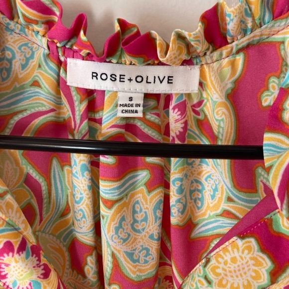 Rose + Olive Sleeveless Blouse - Picture 2 of 2